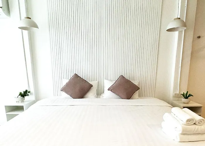 River Hotel 3*