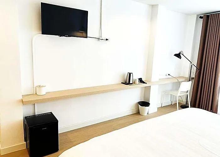 Hotel River 3*