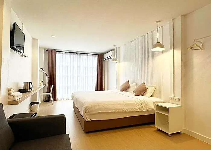 River Hotel